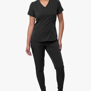Adar scrubs women’s XS